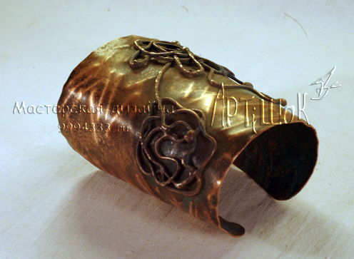 деревянный   дизайнерский браслет   с кованной медью 