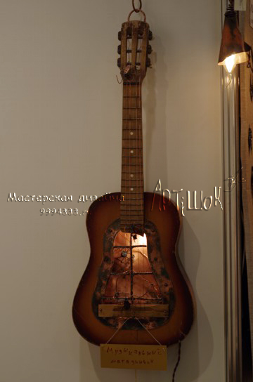 дизайнерский светильник из гитары и меди  своими руками