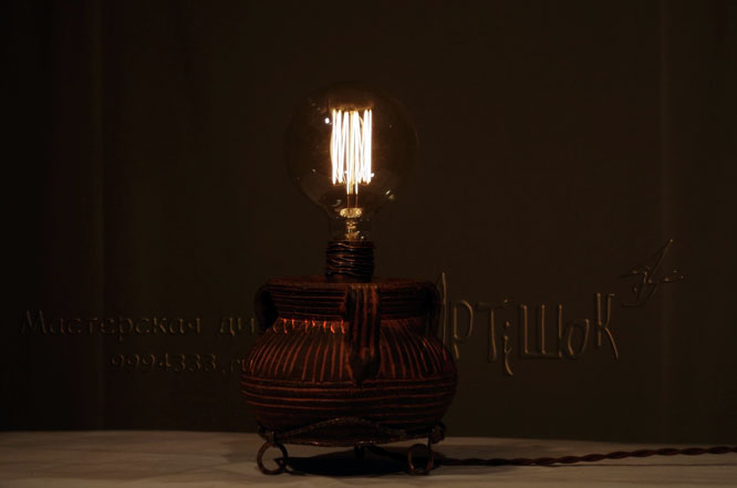 лампа-светильник из керамической вазы и медной проволоки своими руками