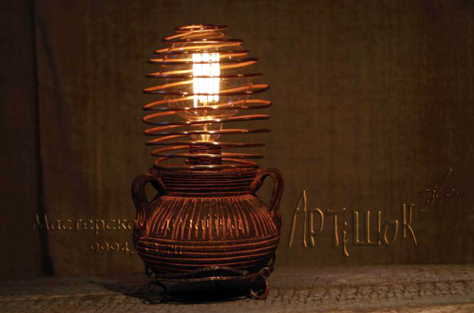 лампа-светильник из керамической вазы и медной проволоки своими руками