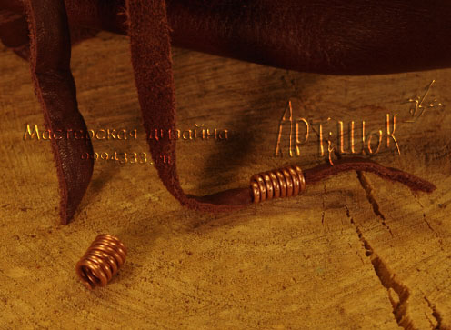 медная фурнитура и  кожаные аксессуары ручной работы  (пуговицы, ремень, сумка, кошель) для валяных изделий